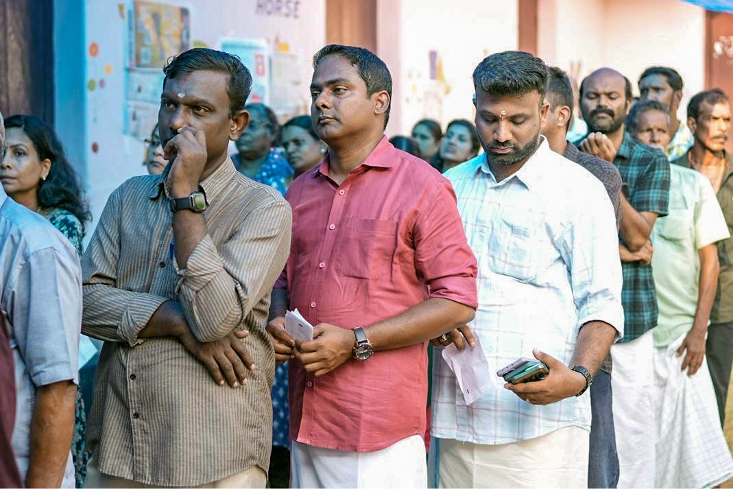 కేరళలో భారీగా పోలింగ్... మధ్యాహ్నానికే 50 శాతం ఓటింగ్