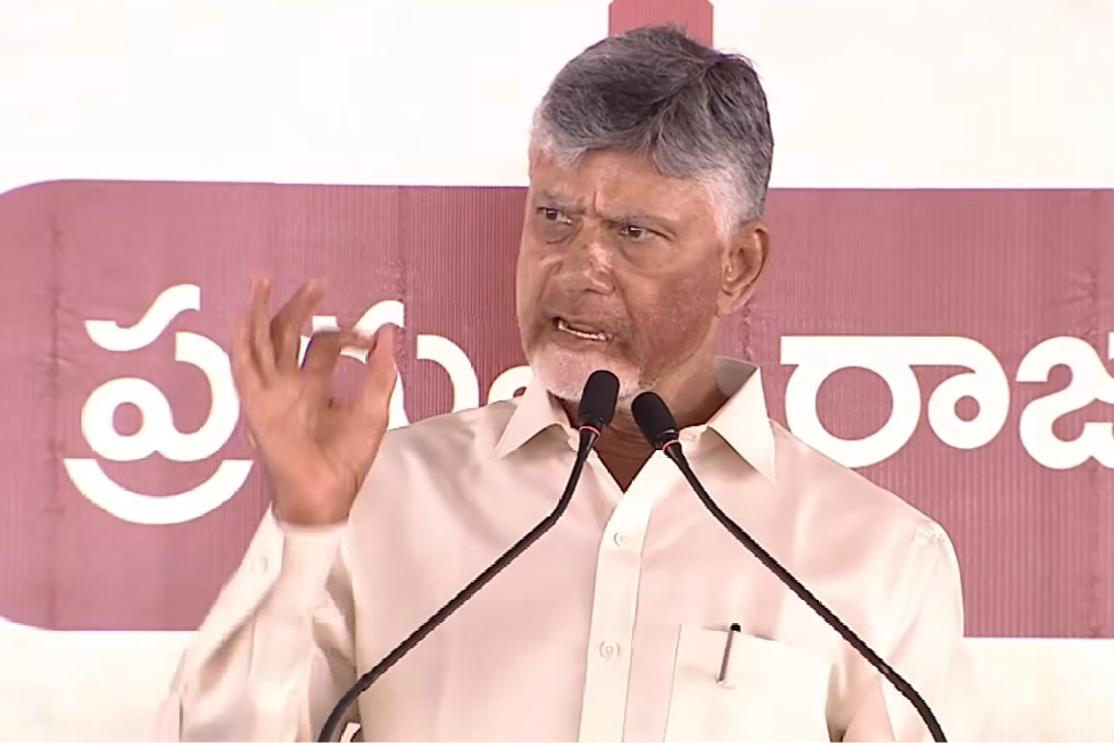 నీలాంటి సైకోలు వెయ్యి మంది అడ్డుపడ్డా అమరావతి నిర్మాణం ఆగదు: జగన్ పై చంద్రబాబు ఫైర్