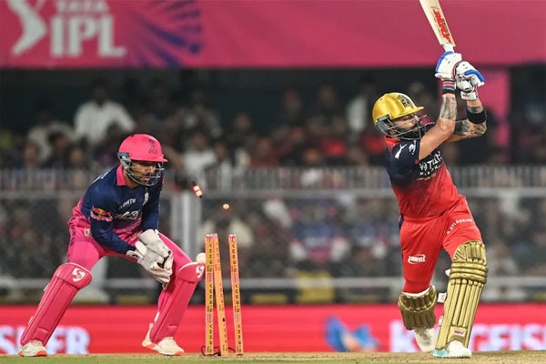 మూడేళ్ల తర్వాత క్లీన్ బౌల్డ్ అయిన కోహ్లీ... రవి బిష్ణోయ్ అరుదైన ఘనత