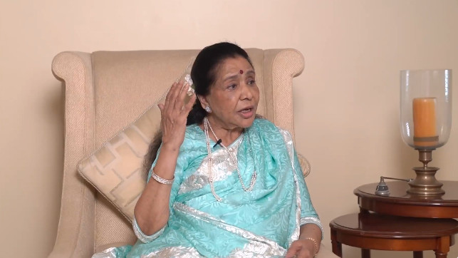 ప్రముఖ గాయని ఆశా భోంస్లేకు గుండెపోటు... ఆసుపత్రికి తరలింపు