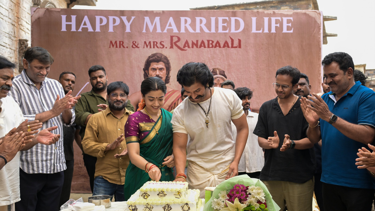 వివాహం తర్వాత మళ్లీ షూటింగ్‌కు విజయ్-రష్మిక... 'రణబాలి' సెట్స్ పై సంబరాలు