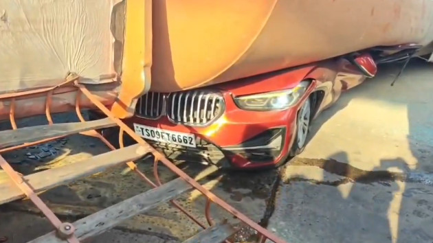 కీసర టోల్‌ప్లాజా వద్ద ఘోర ప్రమాదం: కారుపై బోల్తా పడిన ట్యాంకర్.. న్యాయవాది మృతి