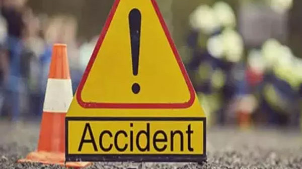 హైదరాబాద్ ఓఆర్ఆర్ సమీపంలో  ఘోర రోడ్డు ప్రమాదం... ఇద్దరు యువకుల దుర్మరణం