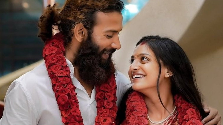 మా అమ్మాయి మైనరే... సినిమా ఆశ చూపి తీసుకెళ్లారు: మోనాలిసా తల్లి