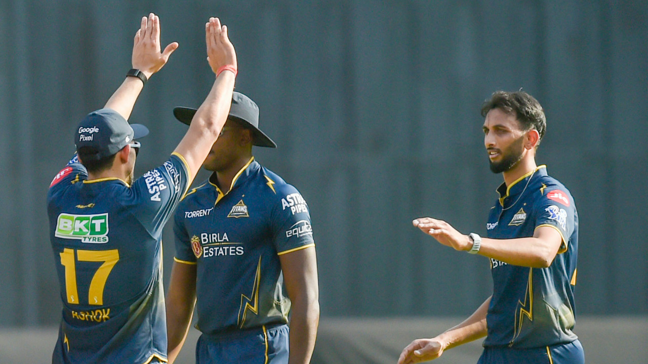 ప్రసిద్ధ్ కృష్ణ బౌలింగ్ మెరుపులు.. ఓ మోస్తరు స్కోరుకు పరిమితమైన లక్నో