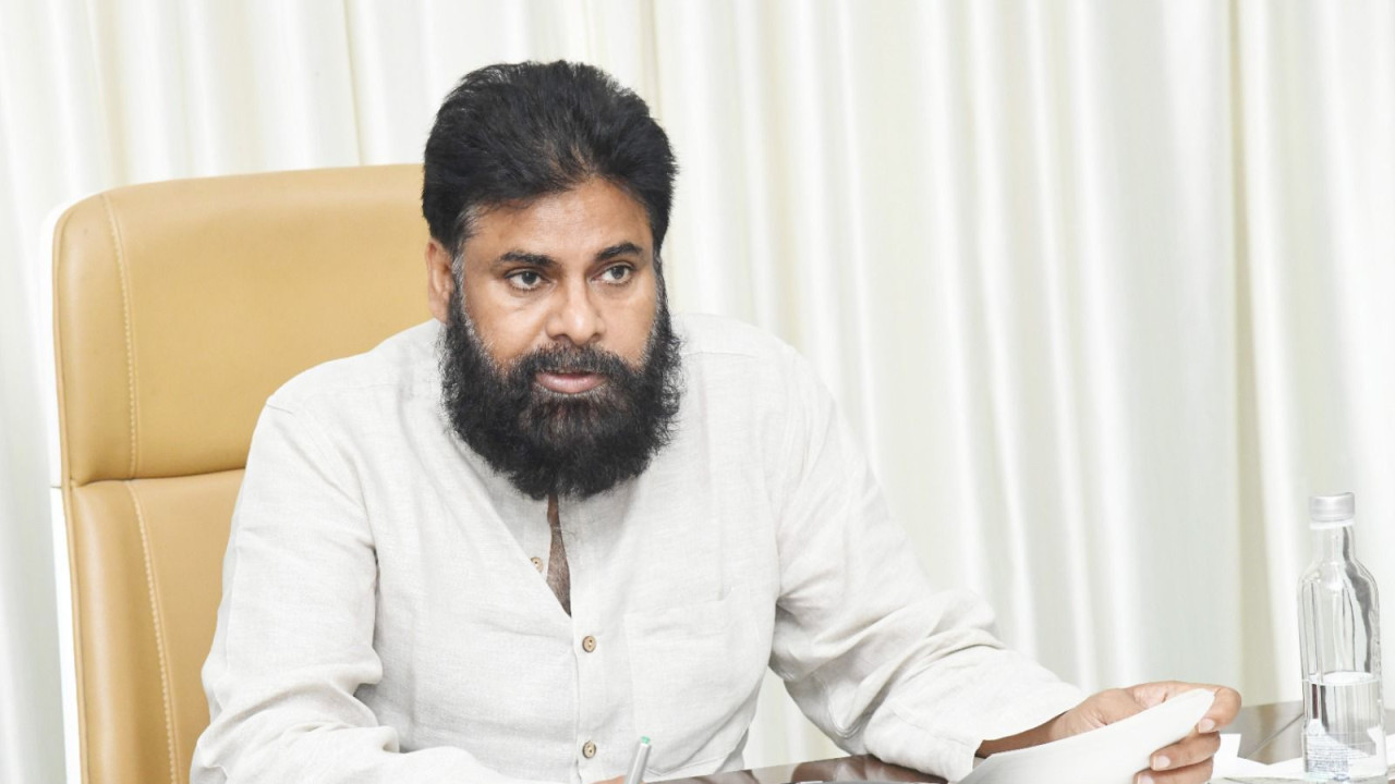 ఆశా భోంస్లేది ఒక ఐకానిక్ స్వరం: పవన్ కల్యాణ్