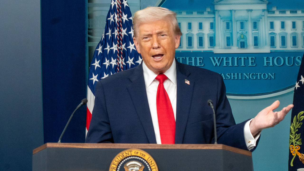 భారత్ తో భయంకరమైన యుద్ధాన్ని ఆపడం పట్ల పాక్ ఇప్పటికీ కృతజ్ఞతలు చెబుతోంది: ట్రంప్