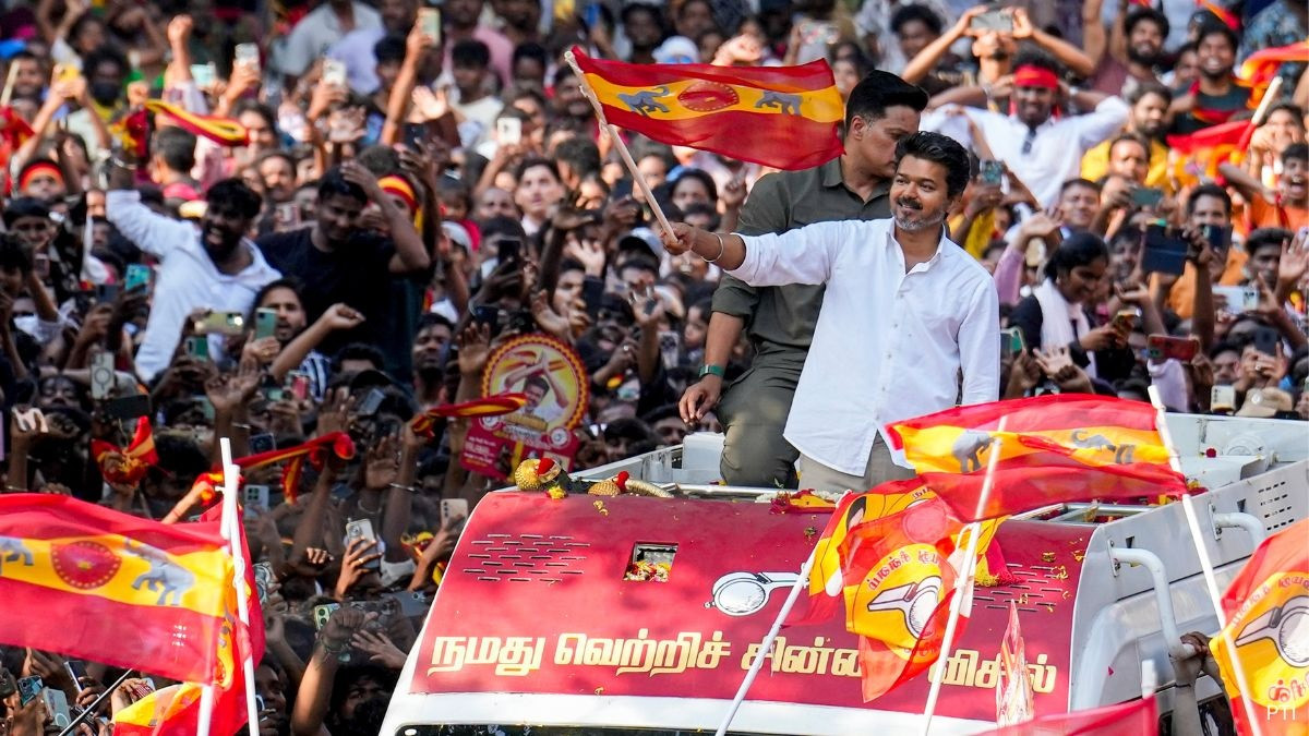 ‘వర్క్ ఫ్రం హోం పాలిటిక్స్’.. టీవీకే చీఫ్ విజయ్ పై డీఎంకే వ్యంగ్యాస్త్రాలు