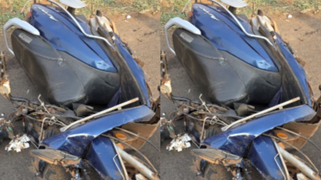 వికారాబాద్ లో స్కూటీని ఢీకొట్టిన లారీ.. కుమార్తె సహా దంపతుల దుర్మరణం