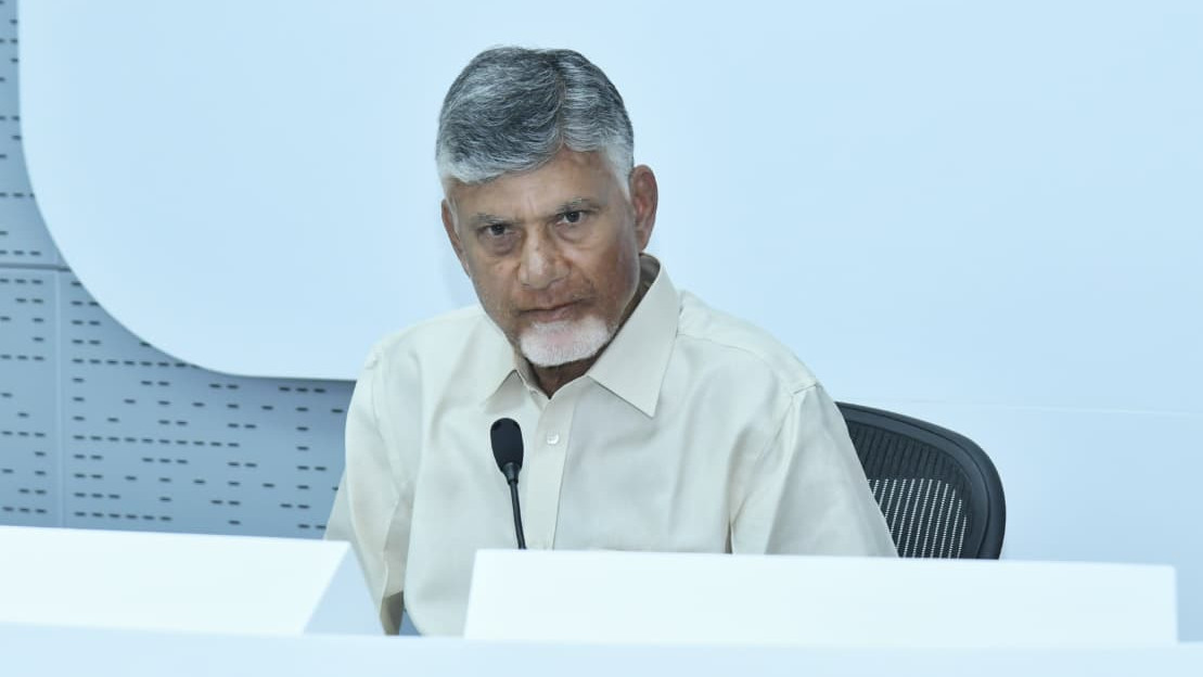 ప్రభుత్వ పనితీరు ప్రజలకు క్షేత్రస్థాయిలో కనిపించాలి: అధికారులకు చంద్రబాబు కీలక ఆదేశాలు