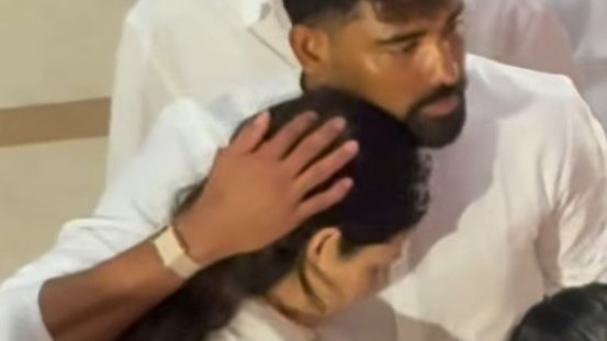 ఆశా భోంస్లే మనవరాలిని ఓదార్చిన క్రికెటర్ సిరాజ్... వీడియో ఇదిగో!