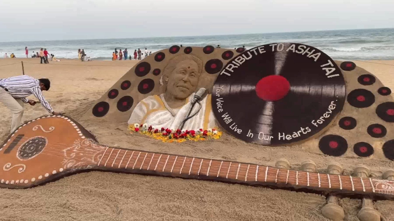 Asha Bhosle Sand Sculpture Tribute by Sudarshan Patnaik