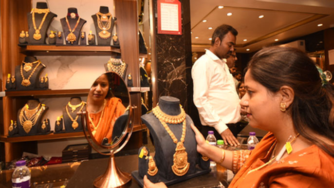 Global gold and silver prices jump up to 2 pc amid geopolitical tensions