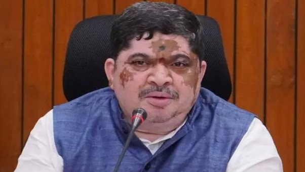 Ponnam Prabhakar Urges RTC Employees to Avoid Strike