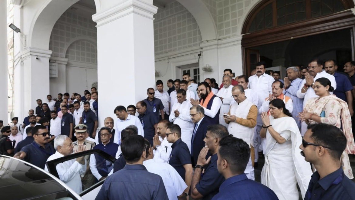 బీహార్ ముఖ్యమంత్రి పదవికి నితీశ్ కుమార్ రాజీనామా