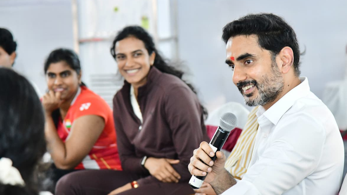 క్రీడా దిగ్గజాలతో నారా లోకేశ్ ముఖాముఖి... సూచనలు, సలహాలు స్వీకరణ