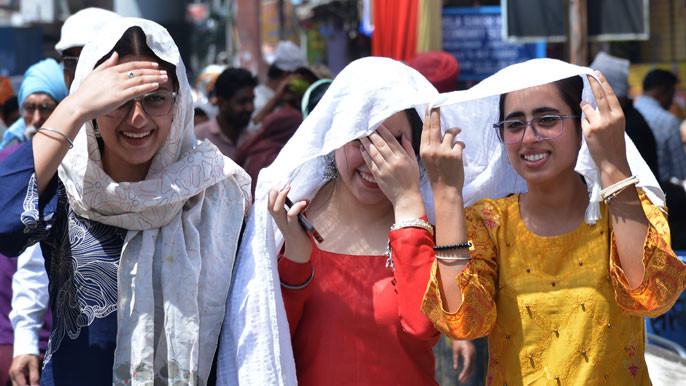 తెలంగాణలో భగ్గుమన్న సూరీడు.. పలు జిల్లాల్లో 43 డిగ్రీలు దాటిన ఎండలు