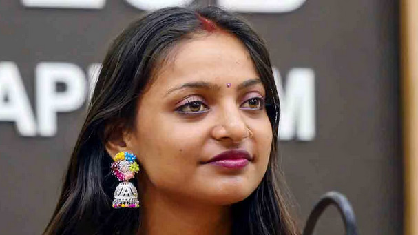 Monalisa Bhosle Writes Letter to Kerala Chief Minister Seeking Protection