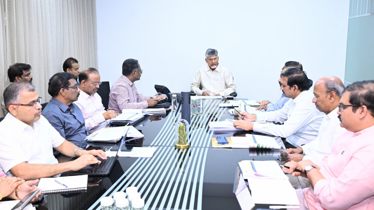 Chandrababu Naidu Reviews Swachh Andhra Progress
