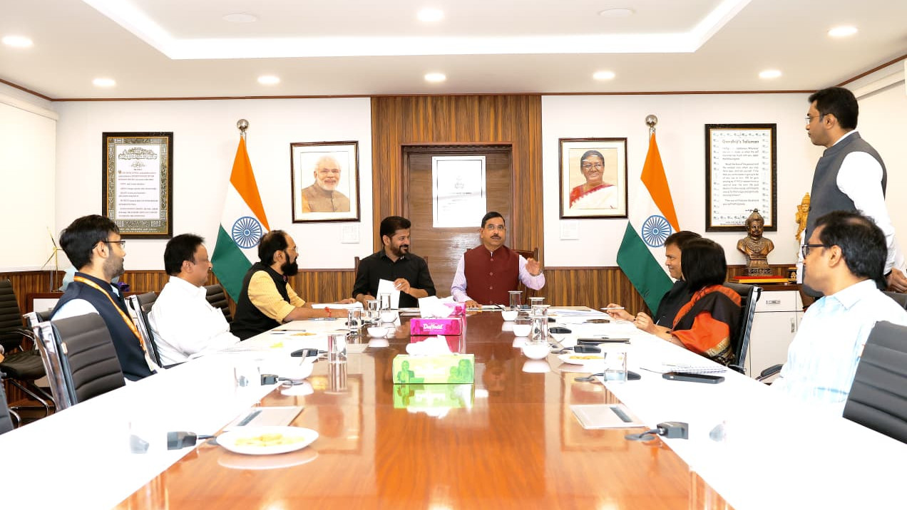 ధాన్యం సేకరణ కోసం కేంద్రమంత్రిని కలిసిన సీఎం రేవంత్ రెడ్డి