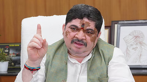 Ponnam Prabhakar Slams Tejasvi Surya for Insulting Telangana