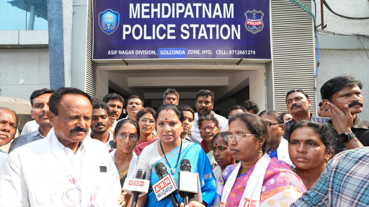 Kavitha calls for land seizure if Congress fails to deliver