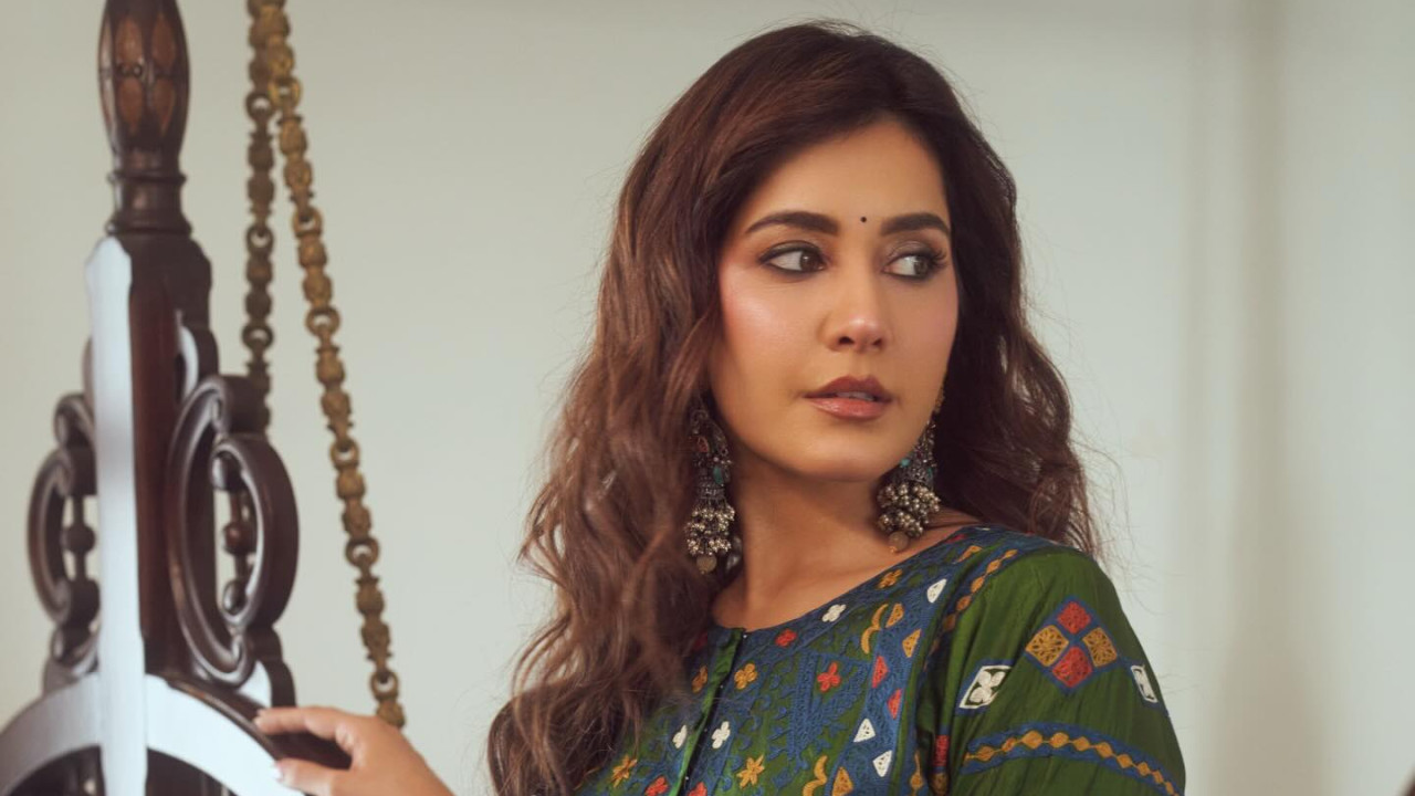 Raashii Khanna full busy with projects in Bollywood