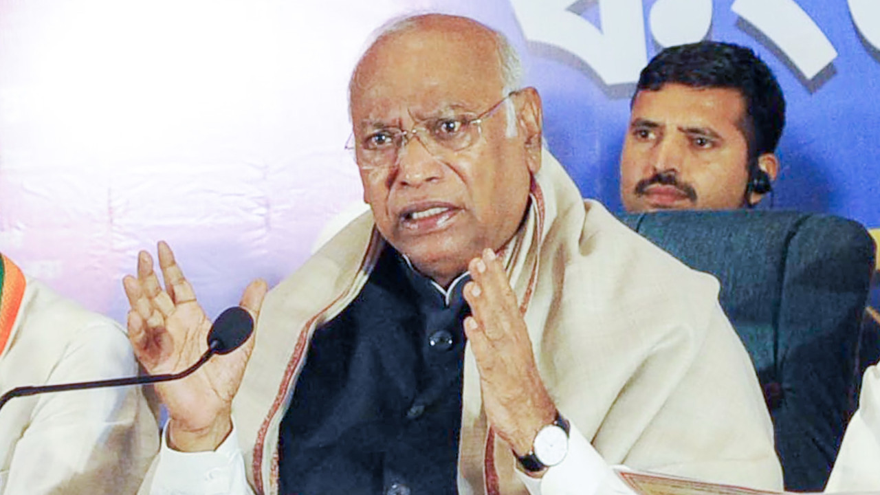 Mallikarjun Kharge Slams Modis Speech as Frustrating and Untruthful