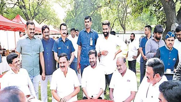 Revanth Reddy Attends Central Ministers Dinner in Delhi