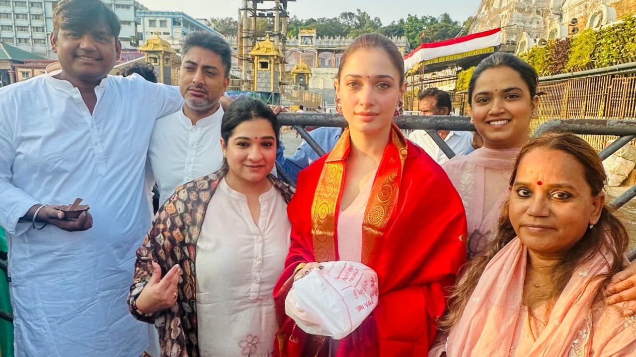 Tamannaah Visits Tirumala Temple Seeks Blessings