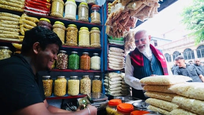 Narendra Modi Jhalmuri Creates Political Row Over Helicopter Landing