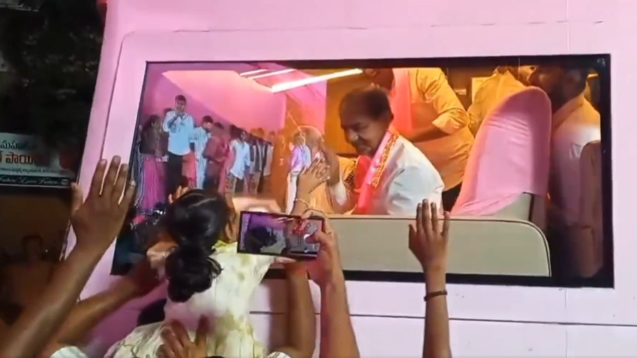 KCR greeted littile girl with smile
