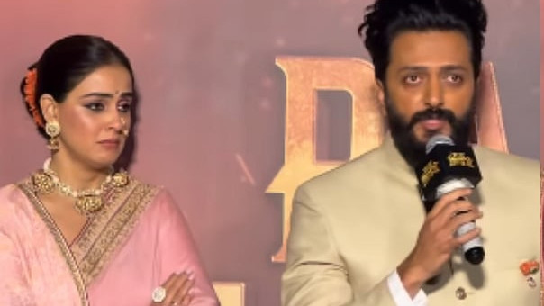 Genelia Breaks Down As Riteish Deshmukh Gets Emotional