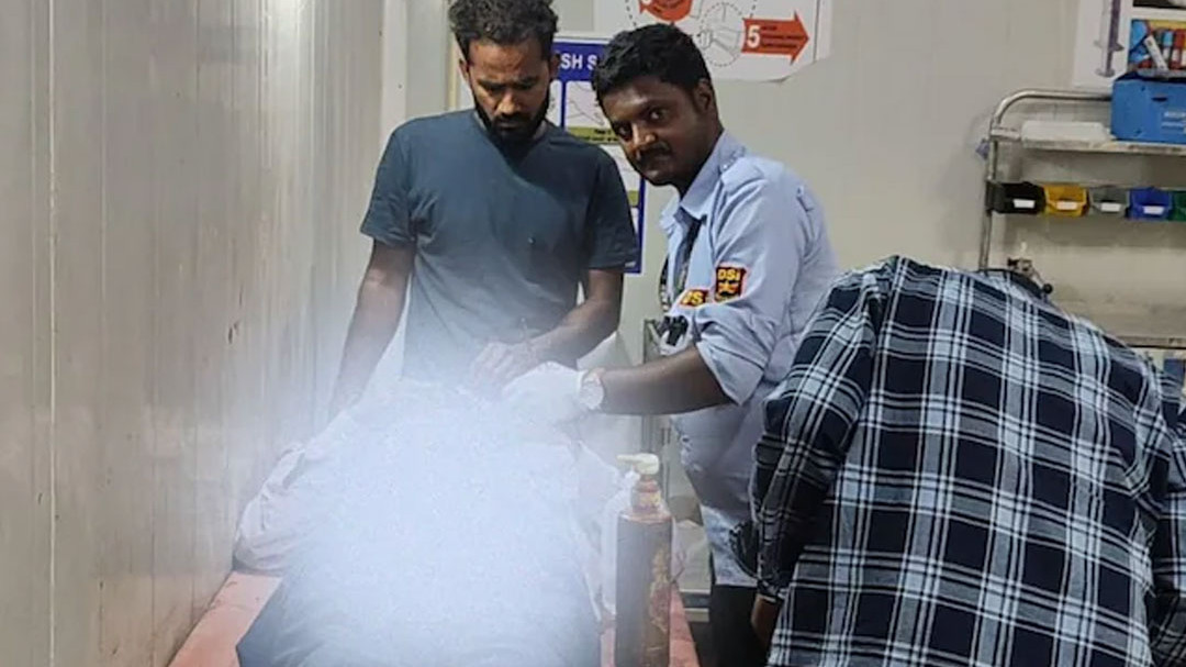 Munna Bhai Seen Stitching Patient At Bihar Government Hospital