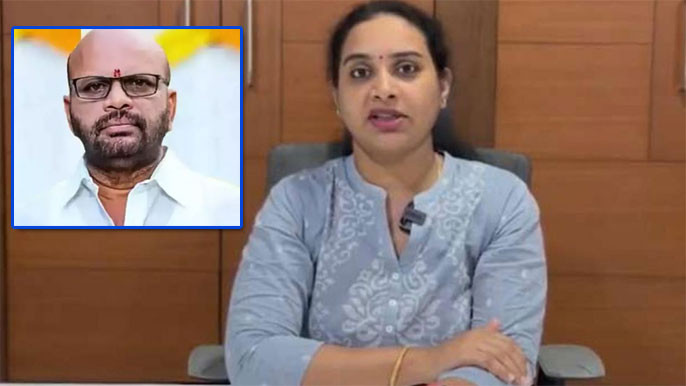 Pawan Kalyan Targeted Mudragada Kranthi Fires on Varma Over Flexi Issue in Pithapuram