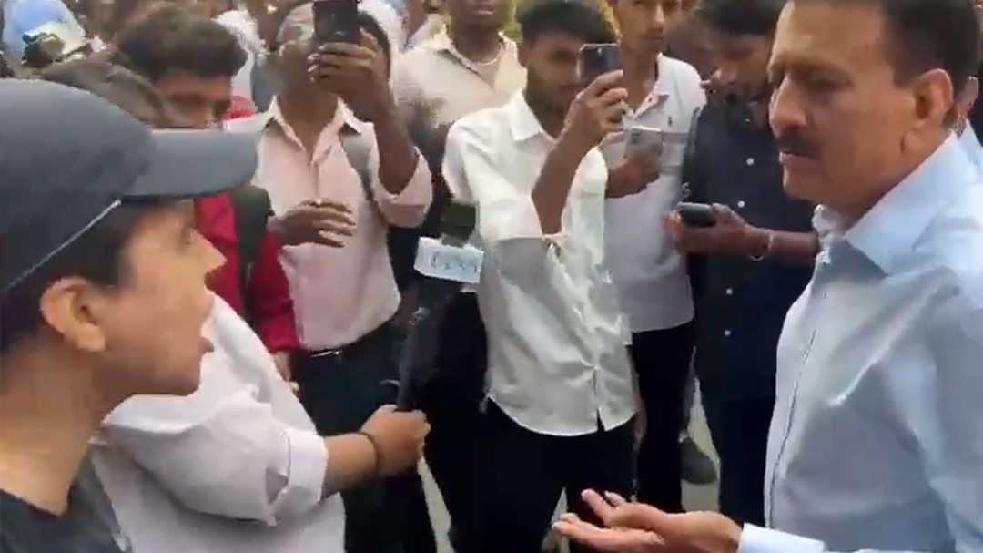 Girish Mahajan Confronted by Woman Over Mumbai Traffic Jam