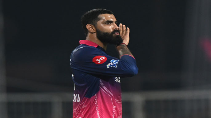 Ravindra Jadeja Dedicates Award to Wife After Match Winning Performance