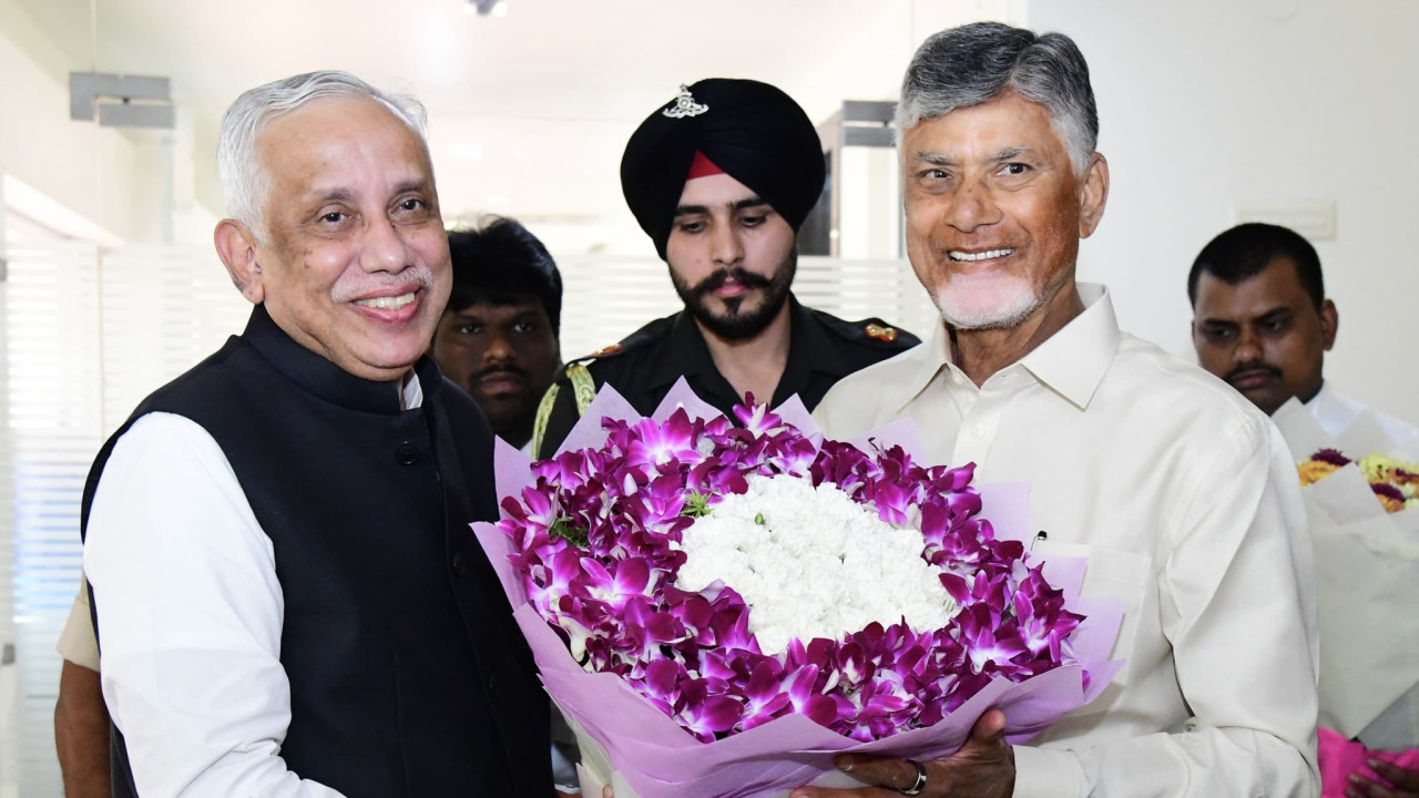 Chandrababu met governor at Lok Bhavan
