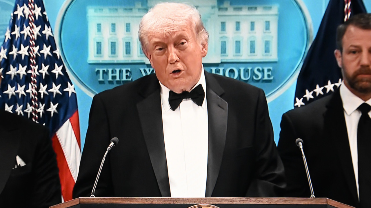 Trump falls during shooting scare at dinner event