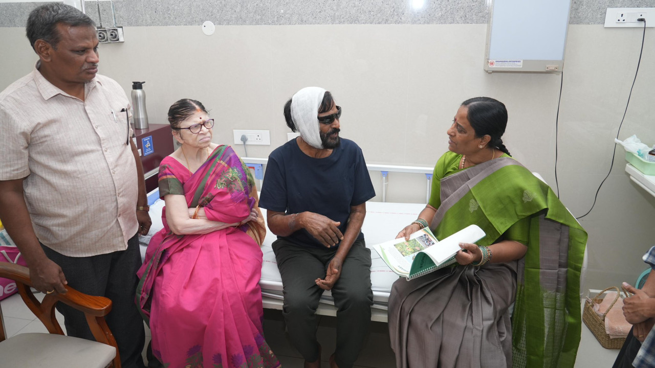 Konda Surekha Visits Dusharla Satyanarayana in Hospital After Attack