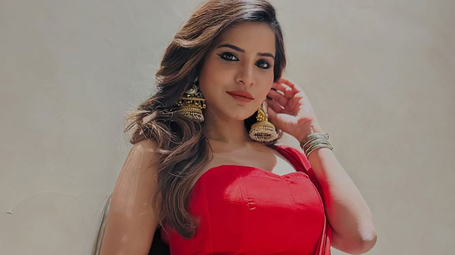 Ashu Reddy Faces Cheating Case of Rs 935 Crore