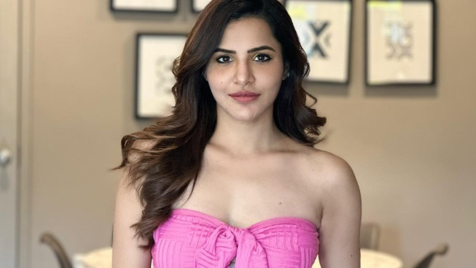 Ashu Reddy Honey Trap Case Details Revealed