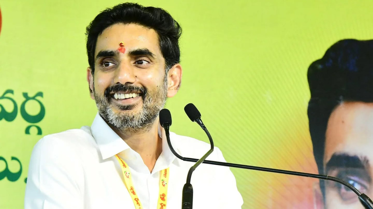 Grand welcome for Nara Lokesh in Vizag airport