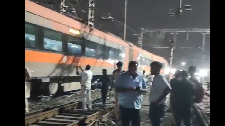 Vande Bharat train derailed at Pune