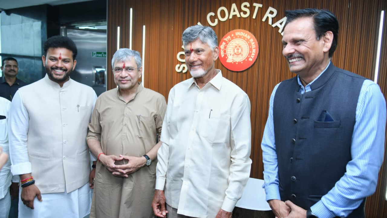 Chandrababu and Ashwini Vaishnaw visits Coastal Railway Zone Temporary office in Vizag