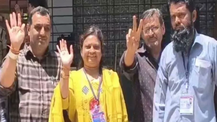 Hindu woman wins at 7th ward contains all muslim voters in Godra