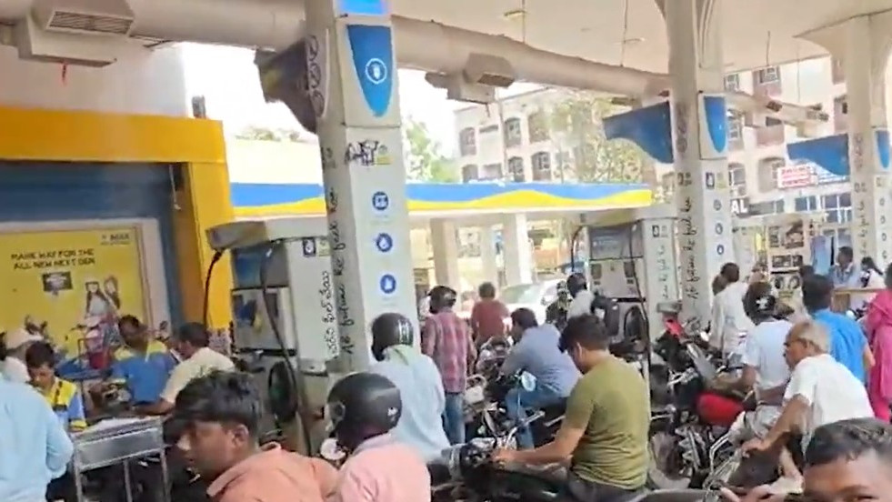 Queue at Hyderabad petrol bunks