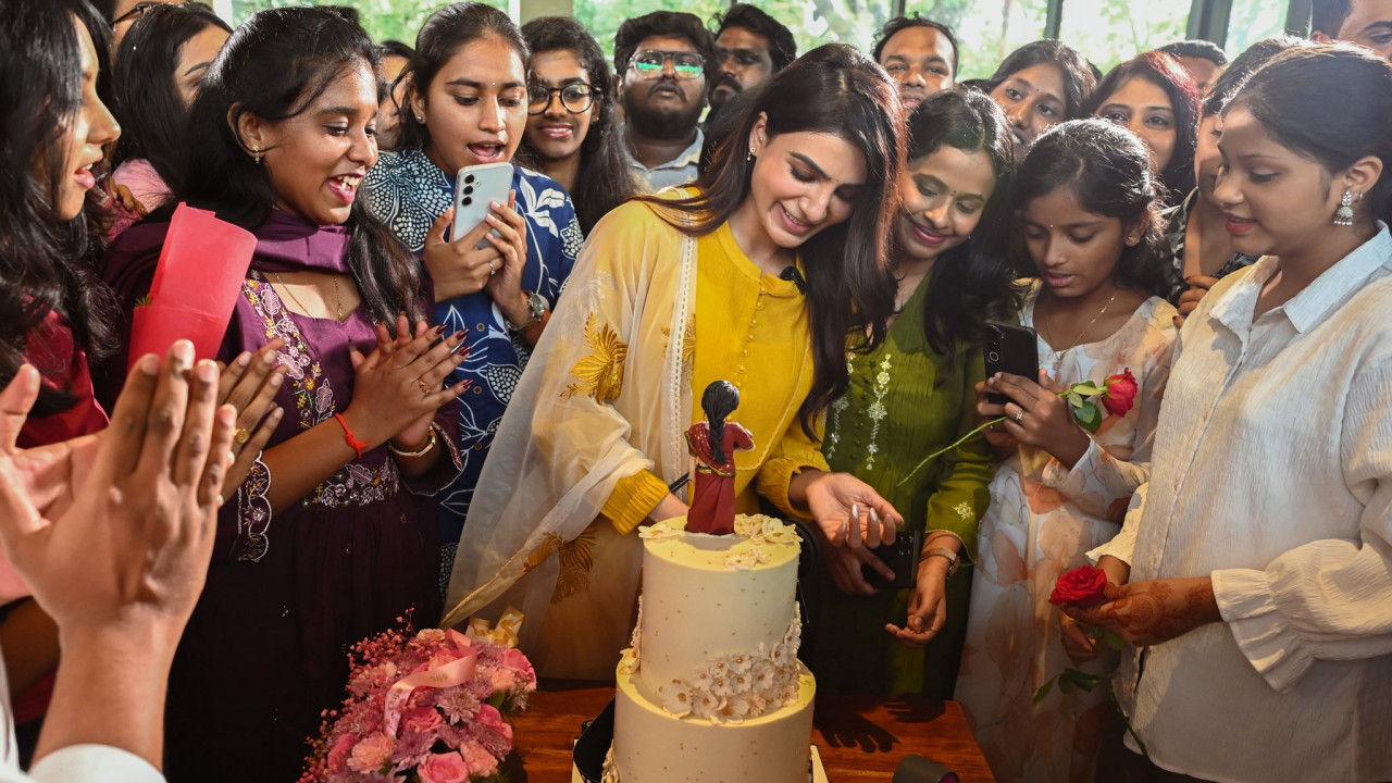 Samantha celebrates her birthday with fans