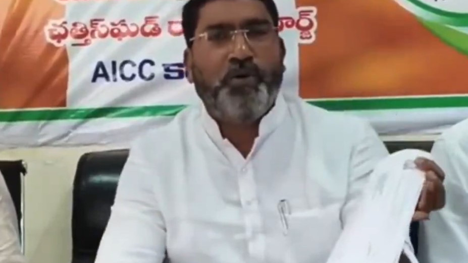 sampath kumar filed defamation case on KTR and Harish Rao