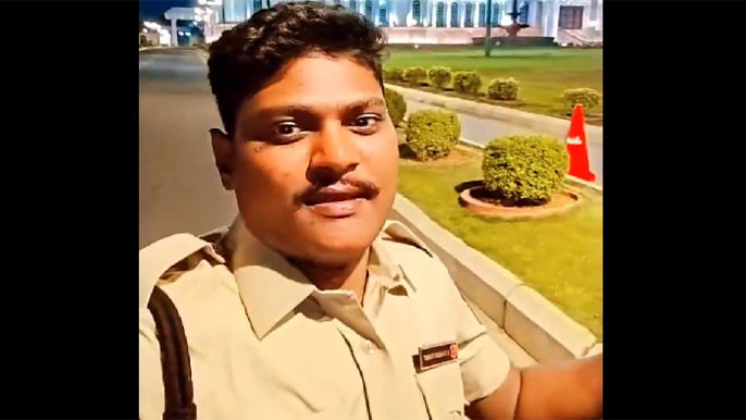 Fake Police at Telangana Secretariat Video goes Viral  